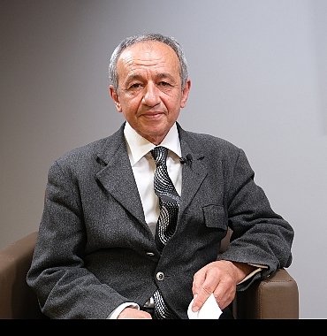 100-yuze-imza-ve-soylesi-programinda-sezonun-son-konugu-sadik-yalsizucanlar.jpg