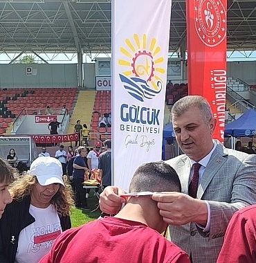 19-mayis-turnuvalarinda-dereceye-giren-okullar-odullendirildi.jpg