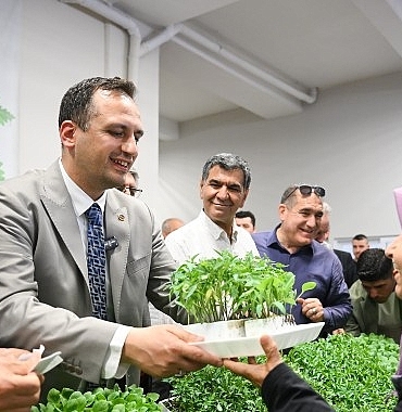 400-bin-yazlik-fide-ureticiyle-bulusuyor.jpg
