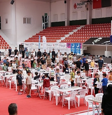 aliaganin-genc-satranccilarindan-gururlandiran-basari.jpg