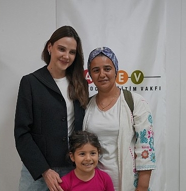 alina-boz-adiyamanli-depremzede-cocuklarla-bulustu.jpg
