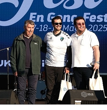 atakan-celik-ve-safa-sari-enfest-dedi.jpg