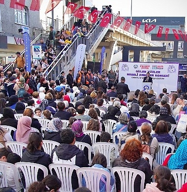avcilarda-anneler-gunu-sevgiyle-kutlandi.jpg