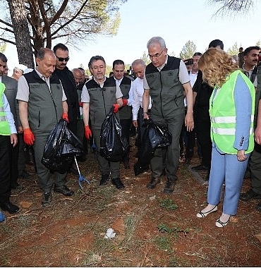 bakandan-yanginlara-karsi-vatandasla-birlikte-orman-temizligi.jpg