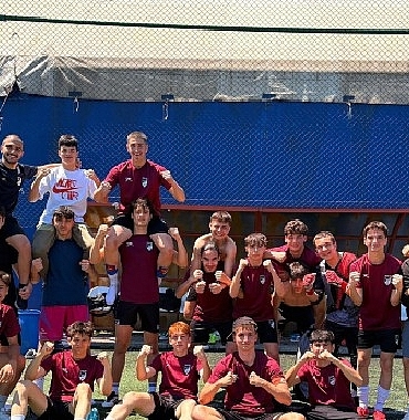 bakirkoylu-sporcular-genclik-senligi-turnuvasina-katildi.jpg