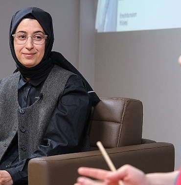 baska-sorular-soylesi-programinin-nisan-ayi-konugu-serap-ekizler-sonmez-oldu.jpg