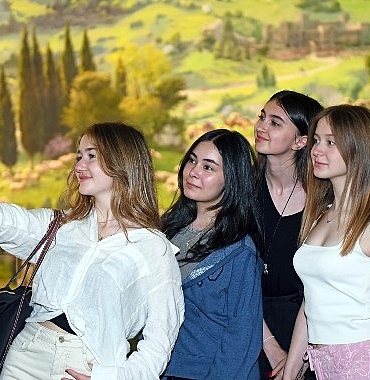 baskan-aydin-ornek-liselilerle-osmangazide-bir-araya-geldi.jpg