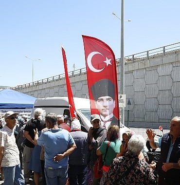 baskan-cercioglu-kusadasinda-yasayan-vatandaslari-ata-tohumlarindan-uretilen-fideler-ile-bulusturdu.jpg