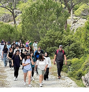 baskan-cercioglundan-aydinli-genclere-19-mayis-ataturku-anma-genclik-ve-spor-bayrami-hediyesi.jpg