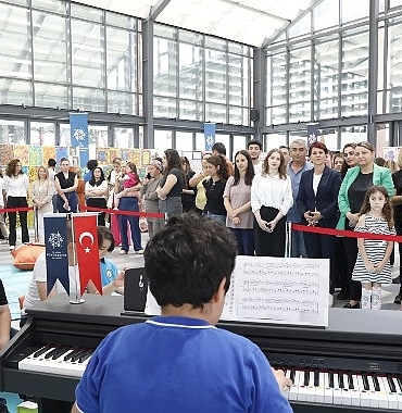 baskan-cercioglunun-aydina-kazandirdigi-otizm-merkezlerinin-ogrencilerinden-sanat-sergisi.jpg
