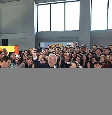 baskan-sadi-ozdemir-genclik-bayraminda-genclerle-bulustu.jpg