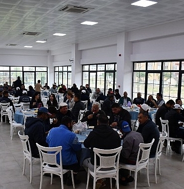 baskan-tasyasan-emekcilerle-kahvaltida-bulustu.jpg
