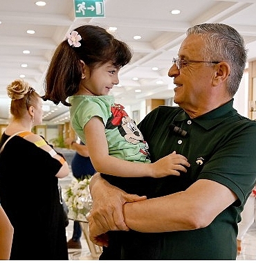 baskan-topaloglu-engellilerle-yemekte-bulustu.jpg