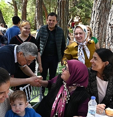baskan-topaloglundan-belediye-personeline-yemek.jpg