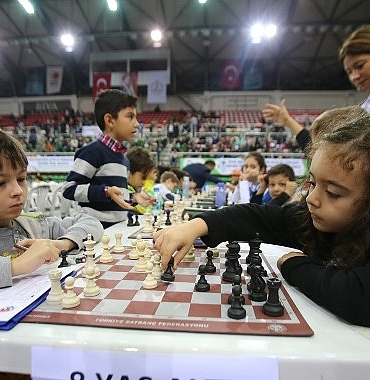 baskan-unsal-cocuk-baskana-verdigi-sozu-tuttu.jpg