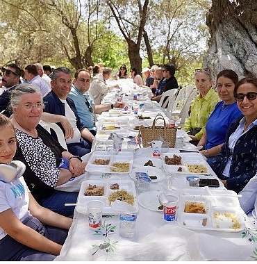 beyler-koyunde-geleneksel-hidirellez-coskusu.jpg