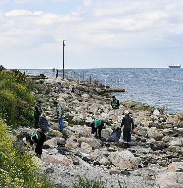 beylikduzunde-cevre-seferberligi-gurpinar-sahilinde-100-kilo-atik-toplandi.jpg