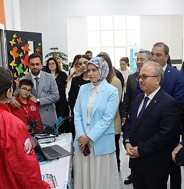 bilim-ve-teknoloji-yolculugu-bakude-basladi.jpg