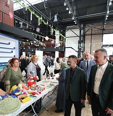 buyuksehirden-anneler-gunune-renkli-kutlama.jpg