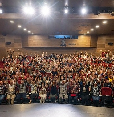 buyuksehirden-isitme-engellilere-ozel-film-gosterimi.jpg
