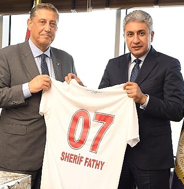 corendon-airlines-yonetim-kurulu-baskani-yildiray-karaer-misirin-turizm-ve-sivil-havacilik-bakanlari-ile-bir-araya-geldi.jpg