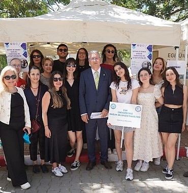 ege-universitesinde-bahar-senligi-atesi-yakildi.jpg