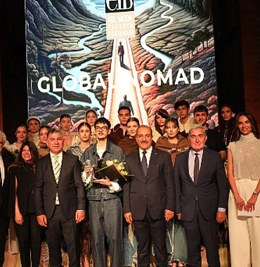 eib-moda-tasarim-yarismasinda-birinciligi-sercan-izci-kazandi.jpg
