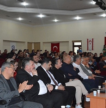 eu-tdae-kurucu-muduru-prof-dr-turkmenin-80-yasina-ithafen-asiklik-gelenegi-paneli-duzenlendi.jpg