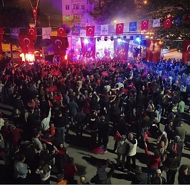 golcuk-halki-19-mayis-coskusunu-fener-alayi-ile-kutladi.jpg