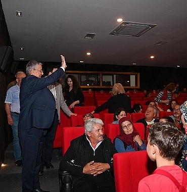 gulsen-tiyatro-oyunu-buyuk-alkis-aldi.jpg
