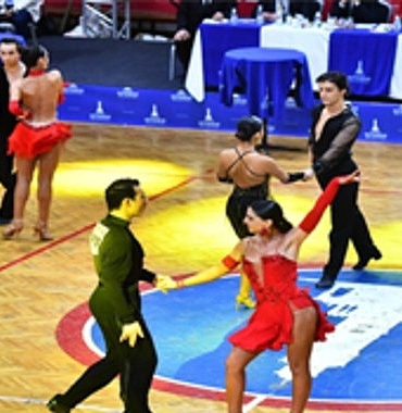 izmirde-danscilarin-kiyasiya-rekabeti.jpg