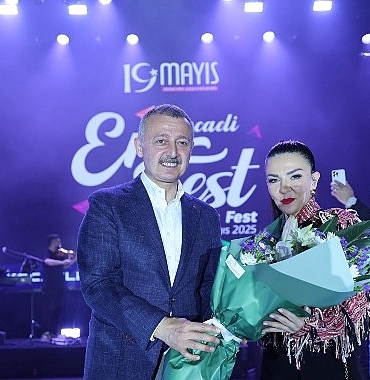 izmit-meydan-gordu-ilk-19-mayista-rekor-kirildi.jpg