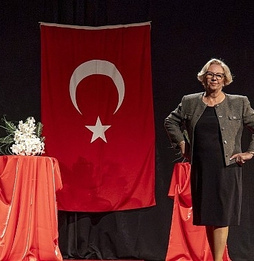 karsiyakanin-cinarlarindan-renkli-defile.jpg