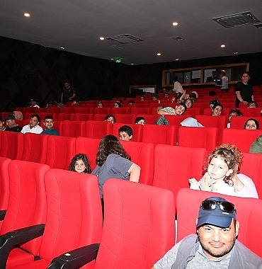 kemer-belediyesinden-engelliler-haftasina-ozel-sinema-etkinligi.jpg