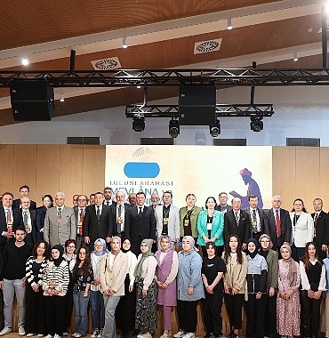 konya-buyuksehir-1-uluslararasi-mevlana-ve-ali-sir-nevayi-sempozyumuna-ev-sahipligi-yapiyor.jpg
