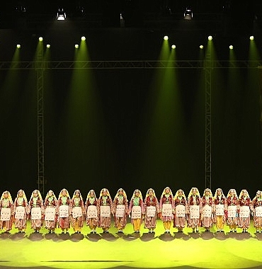 kucukcekmece-belediyesi-halk-danslari-toplulugu-yil-sonu-gosterisi-duzenledi.jpg