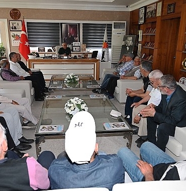kuzderede-yasayan-vatandaslardan-baskan-topalogluna-anlamli-ziyaret.jpg
