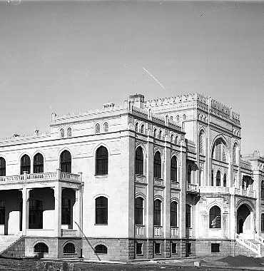 maceraperest-bir-mimarin-fotografhanesi-arif-hikmet-koyunoglu-1893-1982.jpg