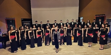 manisa-buyuksehir-belediyesi-cok-sesli-genclik-korosuna-antalyada-odul.jpg