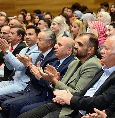 mikrofon-10lardada-genc-sesler-yeteneklerini-konusturdu.jpg