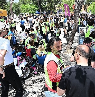 motosiklet-tutkunlari-kemerde-bulustu.jpg