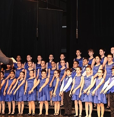 nilufer-cocuk-ve-genclik-korolari-yil-sonu-konserinde-buyuledi.jpg