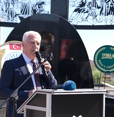 niluferde-19-mayis-kutlamalari-celenk-sunma-toreni-ile-basladi.jpg