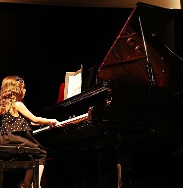 niluferde-yil-sonu-konserleri-keman-ve-piyano-ile-basladi.jpg