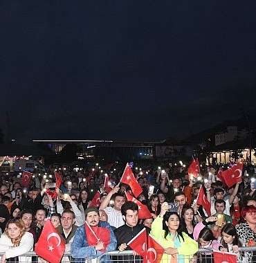 osmangazide-19-mayis-coskusu-konserlerle-doruga-cikti.jpg