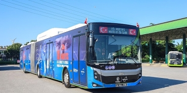 otobus-ve-tramvaylar-19-mayisa-ozel-giydirildi.jpg