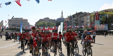pedallar-19-mayis-ruhu-ile-cevrildi.jpg