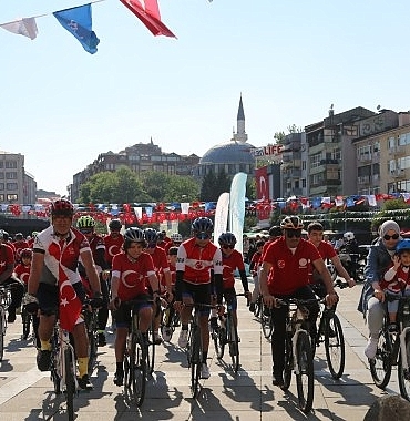 pedallar-19-mayis-ruhu-ile-cevrildi.jpg