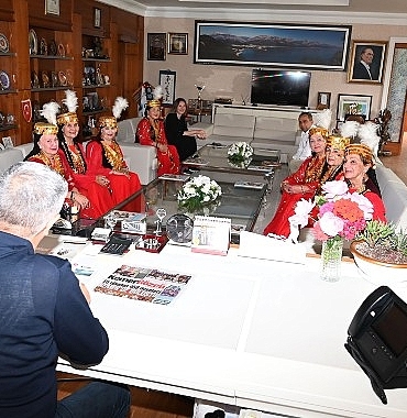 raykhon-dans-grubundan-baskan-topalogluna-ziyaret.jpg