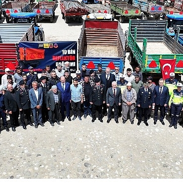 reflektor-tak-gorunur-ol-projesi-ile-ciftcilere-10-bin-adet-reflektor-dagitilacak.jpg